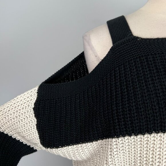Anthropologie Moth Womens Cold Shoulder Sweater Blsck White Stripes size Medium - Picture 4 of 10